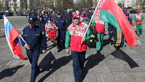 Var&scaron;uvoje rusai paminėjo Antrojo pasaulinio karo pabaigą.