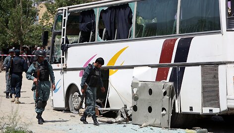 Kabule mirtininkas detonavo bombą prie vyriausybinio autobuso