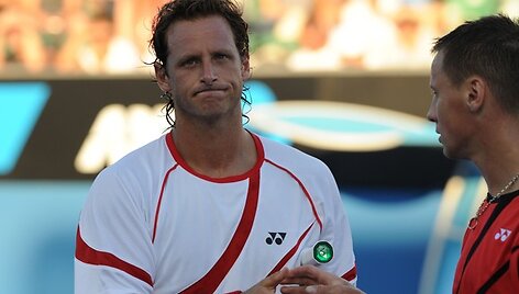 Davidas Nalbandianas sveikiną Ričardą Berankį