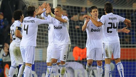 Madrido &bdquo;Real&ldquo; žaidėjai džiaugiasi pergale