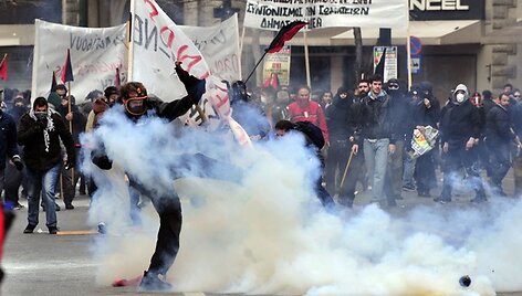 Protestuotojas nuspyrė a&scaron;arinių dujų balionėlį
