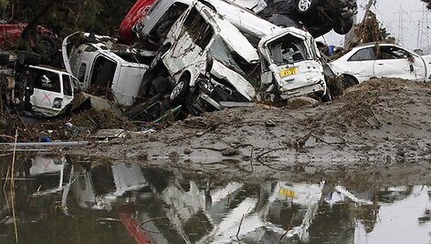 Cunamio bangos sune&scaron;ti automobiliai.