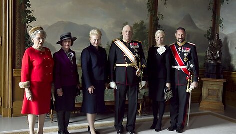 Princesė Astrid, karalienė Sonja, Lietuvos prezidentė Dalia Grybauskaitė, Norvegijos karalius Haraldas, princesė Mette-Marit ir princas Haakonas