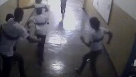 I&scaron; klasės bėgantys mokiniai