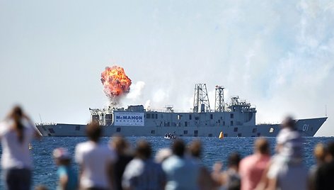 Karinio laivo „HMAS Adelaide“ skandinimo akimirka