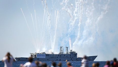 Karinio laivo „HMAS Adelaide“ skandinimo akimirka