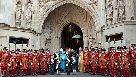Didžiosios Britanijos karalienė Elizabeth II prie Vestminsterio vienuolyno