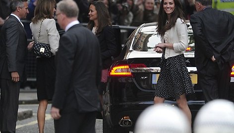 Kate Middleton atvyko į „The Goring“ viešbutį.