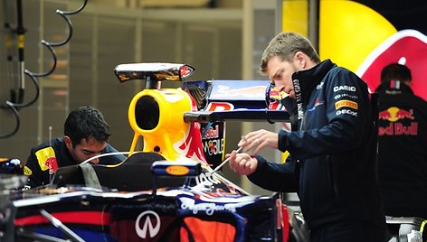 „Red Bull“ mechanikai ruošia Marko Webberio formulę