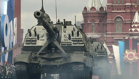 Tankų paradas Raudonojoje aik&scaron;tejė