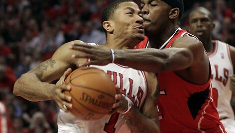 Derrickas Rose'as ir Joe Johnsonas