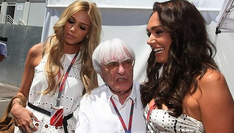 Bernie Ecclestone'as su savo dukromis Petra ir Tamara