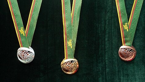 &bdquo;Eurobasket 2011&ldquo; aukso medalis (centre), sidabro medalis (kairėje) ir bronzos medalis (de&scaron;inėje)