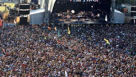 Minia žiūrovų &bdquo;Glastonbury&ldquo; festivalyje