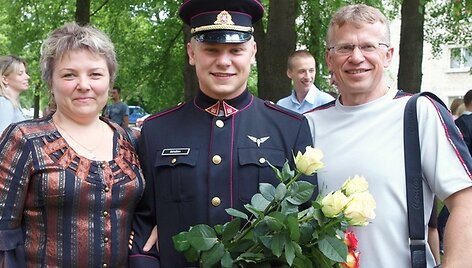 Kęstučio Dijoko absolventas (centre)