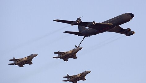 Izraelio F-15 naikintuvų degalų papildymo ore akimirka