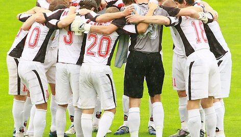 Akimirka prie&scaron; futbolo rungtynių pradžią