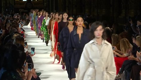 stella-mccartney-pristate-2018-m-pavasariovasaros-kolekcija