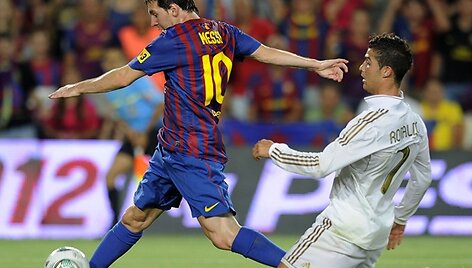 Lionelis Messi ir Cristiano Ronaldo (de&scaron;inėje)