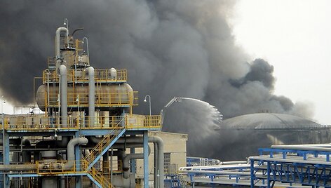 Gaisras &bdquo;Petrochina&ldquo; naftos perdirbimo gamykloje