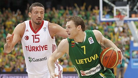 Hedo Turkoglu ir Martynas Pocius (de&scaron;inėje)