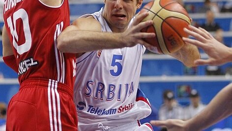 Milenko Tepičius (su kamuoliu)