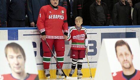 Baltarusijos prezidentas Aliaksandras Luka&scaron;enka su sūnumi Nikolajumi