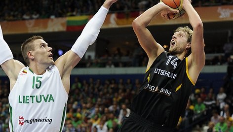 Robertas Javtokas ir Dirkas Nowitzki