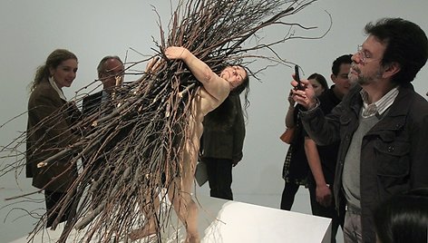 „Woman with sticks“