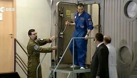&bdquo;Mars500&ldquo; komandos narys Sukhrobas Kamolovas  i&scaron; Rusijos (centre)
