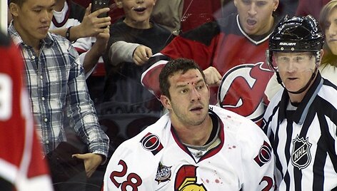 Zenonas Konopka po mu&scaron;tyniu su &bdquo;Devils&ldquo; gynėju Marku Fraseriu