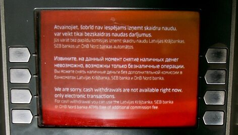 Prane&scaron;imas &bdquo;Swedbank&ldquo; bankomato ekrane