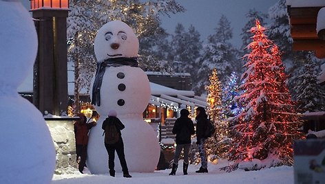 Turistai Kalėdų Senelio kaime