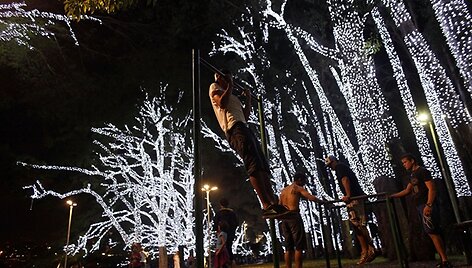Žmonės sportuoja Ibirapuero parke