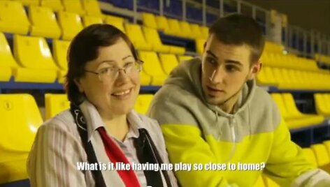 Jonas Valančiūnas su mama