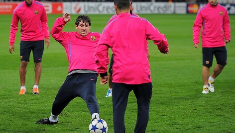 Barselonos futbolininkai pirmose rungtynėse pasiekė triu&scaron;kinančią pergalę.