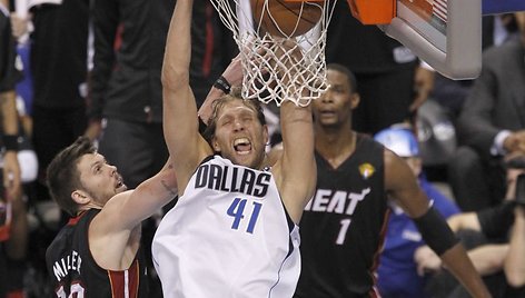 Dirkas Nowitzkis pelnė 29 taškus.