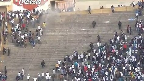 Peru įvyko tragedija, žuvo futbolo sirgalius