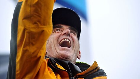 Triumfuojanti įgula ir jos kapitonas