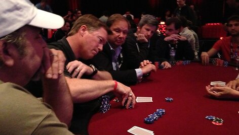 IT specialistai ir pokerio meistrai susigrūmė labdaringame pokerio turnyre