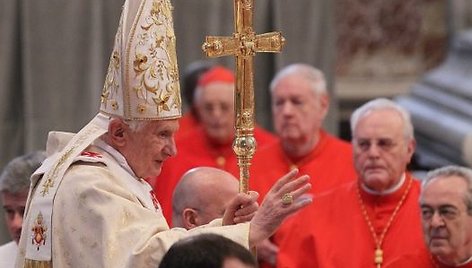 Popiežius Benediktas XVI naujais skyrimais bando įtvirtinti savo liniją.