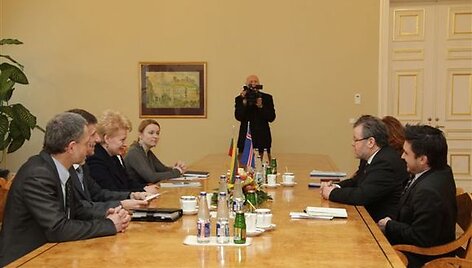 Prezidentės Dalios Grybauskaitės susitikimas su Islandijos užsienio reikalų ir i&scaron;orinės prekybos ministru Esuru Skarpjedinsonu