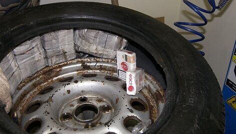Alyti&scaron;kis kontrabandines cigaretes gabeno automobilio ratuose