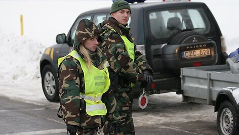 VSAT pareigūnai