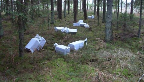 Kontrabandininkai metė cigaretės ir bandė pabėgti nuo VSAT pareigūnų.