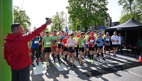 Bir&scaron;tono pusmaratonyje dalyvavo per 2000 bėgimo mėgėjų