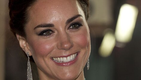 Princą Williamą atlydėjo eleganti&scaron;ka žmona Kembridžo hercogienė Catherine