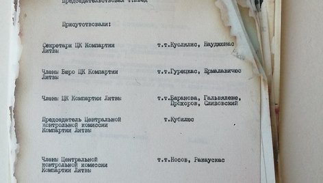 Restauruoti apdegę Lietuvos komunistų partijos ir kitų prosovietinių organizacijų dokumentai