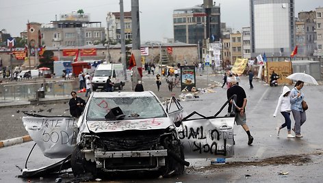 Turkijos vyriausybė paragino demonstrantus pasitraukti iš gatvių