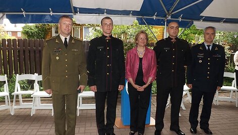 &Scaron;iais metais atranką praėję kariūnai L.Galdikas ir M.Lėckas buvo i&scaron;lydėti Jungtinių Amerikos Valstijų ambasadoje